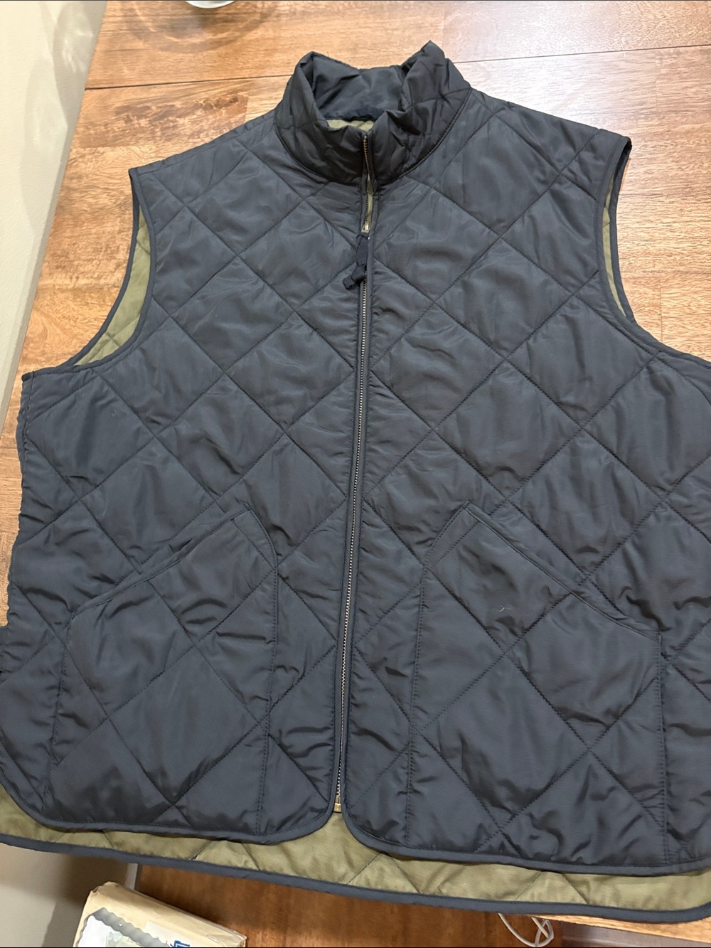 J. CREW Authentic Outerwear Mens quilted Vest XL. Navy blue.